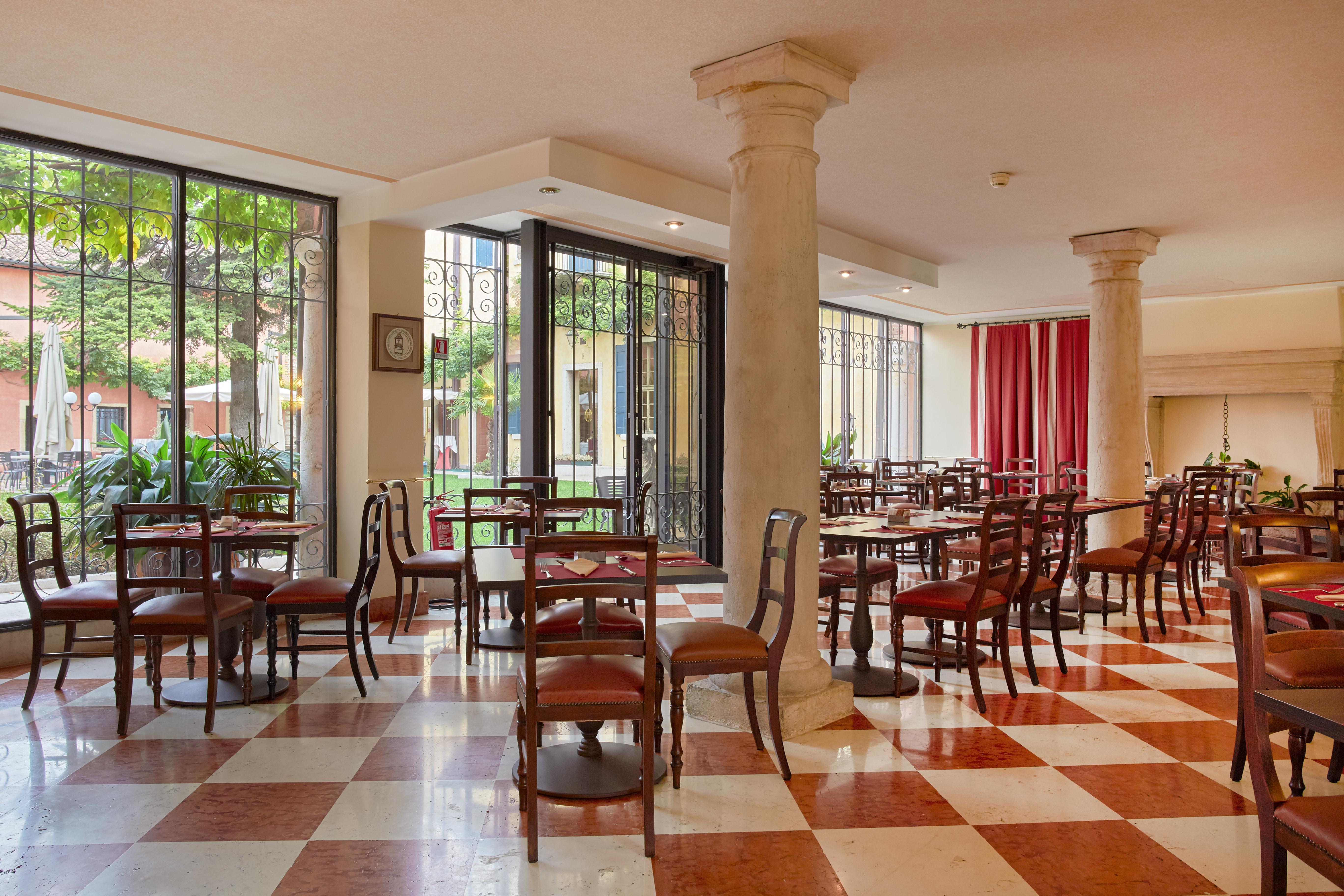 Quaranta Tommasi Wine & 4*